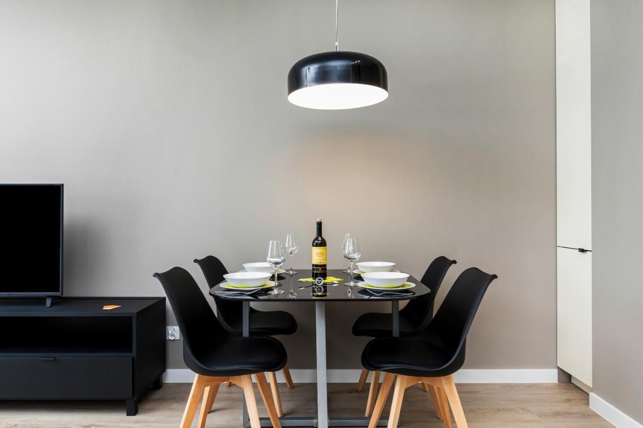 Modern City Center Apartments By Noclegi Renters 포즈난 외부 사진