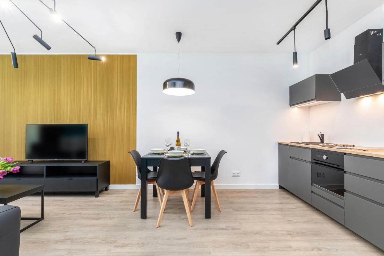 Modern City Center Apartments By Noclegi Renters 포즈난 외부 사진